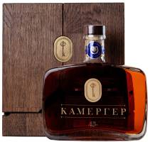 Российский коньяк ОС "Камергер"  45 лет в деревянном футляре 
