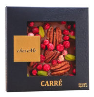 Молочный шоколад с ягодами красной смородины, орехами пекан, ягодами малины